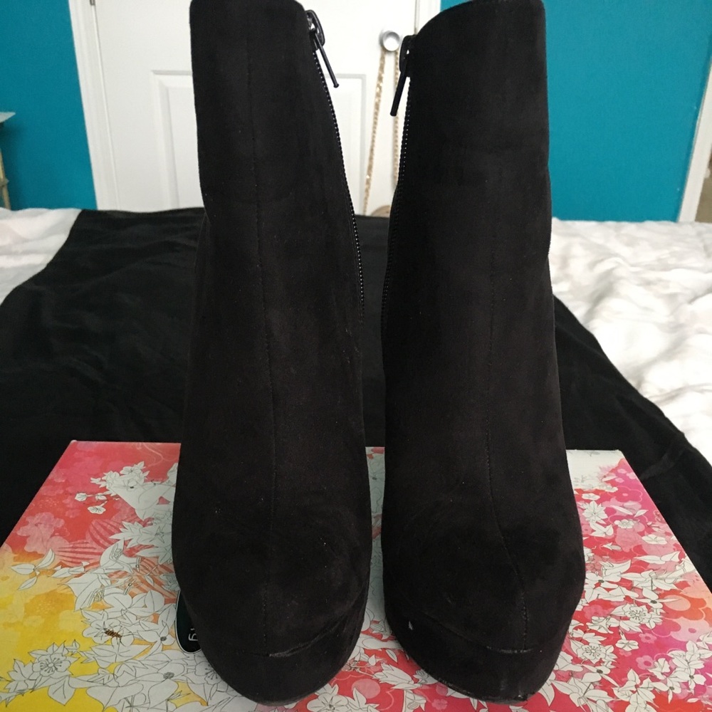 Chinese Laundry Blk Suede Platform Ankle Boots